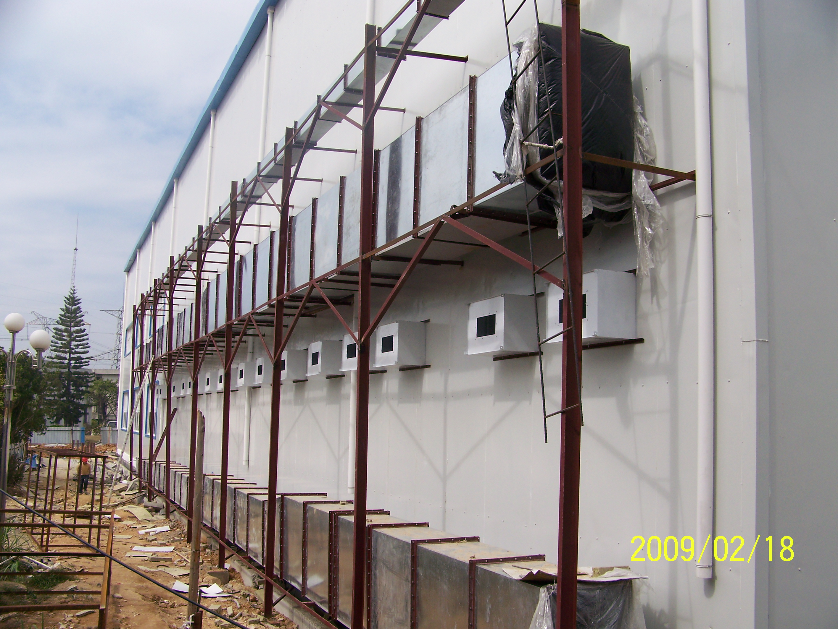 Duct_installation_of_clean_room.jpg